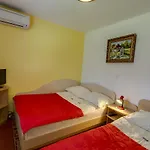 & Jana فندق مبيت وإفطار سيركلجي نا جورينجسكيم