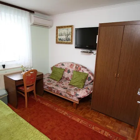 & Jana Bed & Breakfast