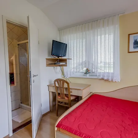 לינה וארוחת בוקר & Jana 3*